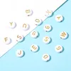 500pcs/lote 7mm Gold White Spacer Charme Minchações de letra acrílica Letra A-Z Alphabet Fit para colar de pulseira Diy Jóias