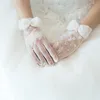 Nieuwe trouwjurk bruids bruiloften handschoenen Hoge kwaliteit witte kant Koreaanse stijl eenvoudige korte lente en zomer mesh dunne parelhandschoenen