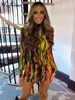 Hugcitar Tie Dye Print lange mouw met schouderpads Turtleneck mini-jurk 2021 zomer val bodycon sexy party club elegante y2k y1204