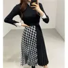 Koreanska damer stickade två stycken kjol sätter outfits kvinnor höst spliced ​​tröja + plädfärg blockerade pläterade kostymer 210513