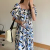 여름 한국 세련된 패션 캐주얼 스퀘어 스퀘어 칼라 인쇄 된 주름진 거품 반팔 블루 드레스 여성 16W1059 210510