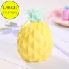 Roligt mjukt ananas anti stress boll stress reliever leksak för barn vuxen fidget squishy antistress kreativitet söta frukt leksaker
