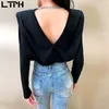 Zwarte Sexy Backless Lange Mouwen Top T-shirt Mode Ketting Katoenen Vrouwen T-shirt Schouderpads Vintage Tshirts Herfst 210427