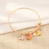 Ny Ankomst Butterfly Daisy Armband Flickor Kvinna Enkel Sommar Cirkel Blomma Shell Bee Charms Guld Bangle Smycken För Kvinnor Q0719