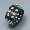 JessingsHow Green Three Row Cuspidal Rivet Wide Cuff Läder Armband Punk Gothic Rock Unisex Bangle Armband Mäns Smycken Q0719