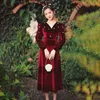 Élégant col en v à manches longues A-ligne velours rouge cristal boutons robe midi pour les femmes printemps automne robes grande taille 2XL 210421