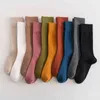 Женские носки 10 цветных наборов Черный чистый цвет хлопчатобумажные носки высокого качества повседневные сливочные белые носки женщин нет коробки 211204