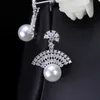 Vintage Design Tiny Cubic Zirconia Stones Inställning Elegant Fan Shape Dangle Drop Pearl Earring för Kvinnor CZ052 210714