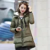 Kvinnors Down Parkas Oversized Winter Cotton Polded Jacket Kvinnor Mode Armé Green Coat Casual Warm Tjock Hooded Outwear Koreansk stil