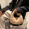 Sacos à noite Soft Faux Fur Bolsa de Luxo Bolsa de Ombro para Mulheres Embreagem Bolsas Inverno Mão de Alta Qualidade Mão Feminino Viagens Totes