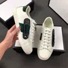 Le migliori scarpe da donna Sneaker in pelle asso ricamata con ape serpente Scarpe da ginnastica basse in pelle Fondo in gomma bianca Modello a strisce di cristallo Scarpe casual