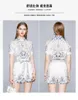 Sommar Runway Designer Flower Printed Two-Piece Set Kvinnor Ställ Kortärmad T-shirt Top och Belt Pocket Shorts Suits Set 210514