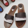 Zamknij Slipper Womens Kapcie 1A7TNC Letnie Płaskie Sandały Plaża Slajdy Panie Flip Flops Słomy Haftowane Buty Kwiatowe Chaussures But