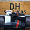 Topp Herr Dam Gummi Designer Tofflor Skor Sommar Strand Utomhus Cool Tofflor Mode Breda Designers Slides Dam Hushållsrutschbana Platta Flip Flops Sandaler Med Box