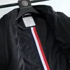 Modne i przystojne kurtki męskie Klasyczna kurtka all-meczowa J41-MON High-Tech Fabrics Proste i modne wiatrówki