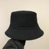 양동이 모자 모자 패션 남성 와이드 브림 모자 남성 여성 디자이너 Unisex Sunhat 어부 모자 자수 배지 통기성 캐주얼 고품질