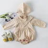 Vår Höst Spädbarn Baby Girls Rompers Kläder Bodysuit Långärmad Lace + Cap 0-2 år 210429