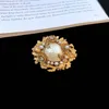 High End Jewelry Lady Broche Ocidental Antigo Beleza Cabeça Ladybug Pearl Inlay Mulher Broche Heavy Craft