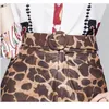 Modedesigner-Laufsteg-Set für Damen, Revers, einreihiges, lockeres Hemdoberteil + Schärpentasche, Leopardenmuster, Shorts-Anzug 210416