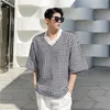 IEFB coreano tendência v-decote moda manga curta homens t-manga verão solto causal vintage preto preto xadrez tee tops 210524