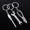 Nyckelringar Justerbar skiftnyckel Skruvmejsel Vie Serrated Spade Ruler Extractor Claw Hammer Bracket Tool Key Chain SMAL22