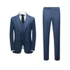 traje azul de tres piezas para hombre