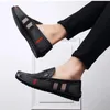 Mocassim sapatos masculinos 2021 novo deslizamento em couro PU casual sapatos de negócios moda clássico confortável primavera outono simplicidade bico redondo conciso sólido DH531