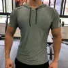 Zielona GYM Sport z kapturem Running T shirt Fitness Slim wysoka elastyczność oddychająca szybkoschnąca kulturystyka męska koszulka męska Tee topy