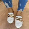 2021 New Women Slipper Moda Big Gold Chain Sandálias Sapatos Redondo Toe Slip On Mules Salto Flat Casual Slides Sandalias de Mujer Y0608