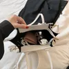 女性のバッグ2022春のトレンディなファッションハンドヘルド翼カジュアルワンショルダーメッセンジャーバッグハンドバッグ