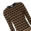 2022 여자 디자이너 스웨터 캐주얼 니트 드레스 대비 대비 롱 슬리브 패션 가을 패션 클래식 레터 패턴 레이디 탑 니트웨어 숙녀 스웨터 S-M