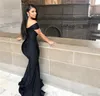 Black Mermaid Long Bridesmaid Dresses 2021 Plus Storlek av axelgolvlängd Trädgård Maid of Honor Wedding Party Guest Gown