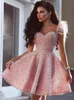 2021 Sexy Plume de luxe Cocktail Robes Rose Spaghetti Sprapes Bling Dentelle Cristal Perles Perles Courtes Mini Pal Robe De Robe Homecoming Robes De Homecoming Manches sans manches