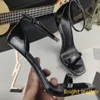Tasarımcı Topuk Opyum Stiletto Yüksek Topuklu Kaliteli Mektup Sandalet Deri Sarar Topuk Kadın Ayakkabı Banquet Stylist Elbise Bayanlar Sandal Yaz Ayakkabı