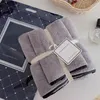 Diseñador Un conjunto Toalla de algodón puro C Diseñadores de lujo Toalla de cara y toalla de baño Lavado suave Baño Absorbente para el hogar Hombres Mujeres Toallitas D2111038Z