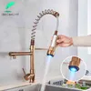 Rose Golden Kitchen Kraan LED-licht Pull Down Lente Keukengootsteen Kranen Dual Swivel Spout Keuken Torneira Koude Mixer Tap 210724