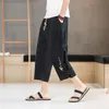 Pantaloni da uomo estivi stile cinese casual in lino capris sottili pantaloncini larghi in cotone con tendenza harem da spiaggia