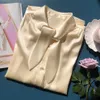 2023 Autumn Blue Solid Color Ribbon Tie Bow Silk Blus Shirt Lång ärm Runda nacke veckad enkelbröst Soie-toppskjortor H3G22Ted