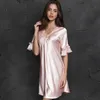 V-образным вырезом сопоставления корейская версия Ice Silk с коротким рукавом кружевной юбке дома ночные сексуальные спящие одежды женщины шелковое белье спальное платье Q0706