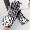 Five Fingers Gloves Brand Designer Winter Warm Plus Velvet Thicken Touch Screen Cashmere Mittens Grid Big Flower For Womeninvierno
