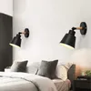 Nordic Wood Wall Lights Bedroom Bedside Lampa Svart Vit Modern E27 Styrhuvudlampor LED Home Lighting Sconce Room Decor