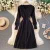 Tasarımcı Örme Pileli Elbise Kadın V Boyun Uzun Kollu A-Line Elbiseler Sonbahar Kış Kore Chic Sıcak Kazak Elbise 210419