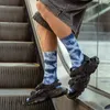 Hiphop Tie-Dye Män och Kvinnor Strumpor Bomull Färgrik Vortex Striped Rolig Glad Fashion Skateboard Casual Soft Girls Sockings