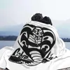 Couvertures Kai noir et blanc Design créatif léger mince couverture en flanelle douce officiel ne meurt jamais Daniel Larusso