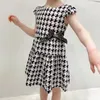 夏の赤ちゃんガールズデザイナードレス子供プリンセスドレスコットンカジュアルスカート甘い女性ピンクカラーサイズ90-140
