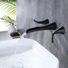 Wall Mounted Bathroom Basin Sink Tap Hot Cold Bathtub Mixer Waterval Spuiten Wastafel Kraan Messing Zwart Twee handgrepen
