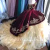 Broderi sammet quinceanera klänningar 2021 puffy ruffles av axeln sött 16 klänning långa prom klänningar vestidos de 15 años