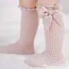 INS Baby Mädchen aushöhlen Prinzessin Socken Frühling Sommer 2021 Spanien Stil Kleinkinder Kinder große Schleife Netzstrümpfe Kinder Knielänge lose Strumpfwaren D029