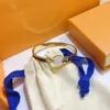 braccialetto di fascino in oro di lusso Gioielli con diamanti Braccialetti di design Bracciale in acciaio al titanio Gioielli da donna Classici ragazze festa di nozze amore Braccialetti d'argento