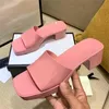 Pantofole Desinger Candy Color Color Platform Platform Platform Women Schere Summer Square Tacchi aperti Muli Abito da spiaggia da esterno